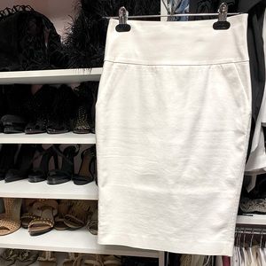 Marciano, White Pencil w/pockets Skirt Size US 2.